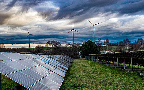 最新发布!中国光伏用电涌保护器行业驱动因素及重点企业调研