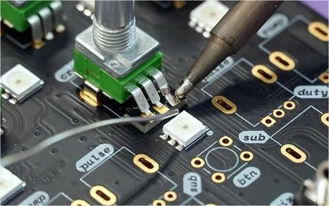 工信部：聚焦3C、汽车等制造业重点领域 打造人形机器人示范产线和工厂