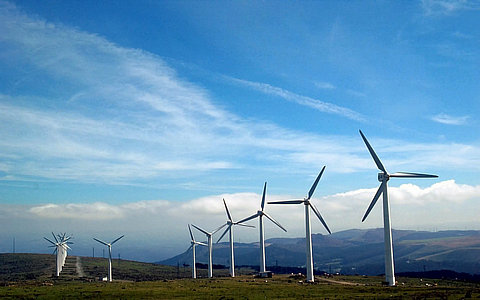 提高风能、太阳能等可再生能源利用比例，工信部等十部门发布《关于绿色建材产业高质量发展实施方案的通知》